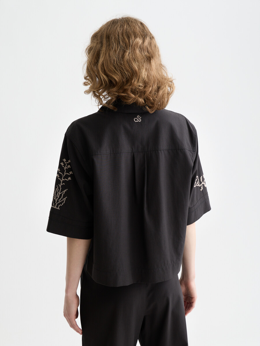 camicia a maniche corte dal taglio squadrato