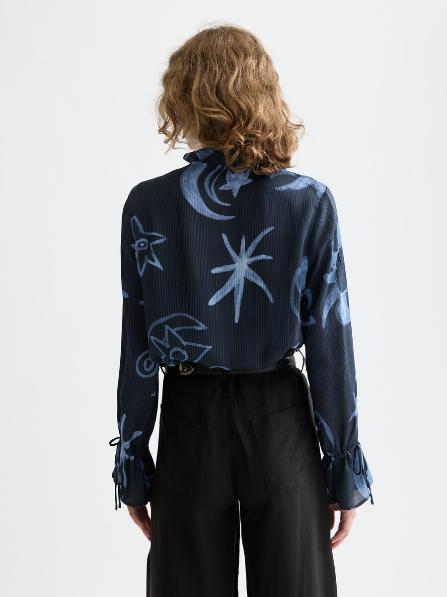 camicia con polsini con coulisse stampata