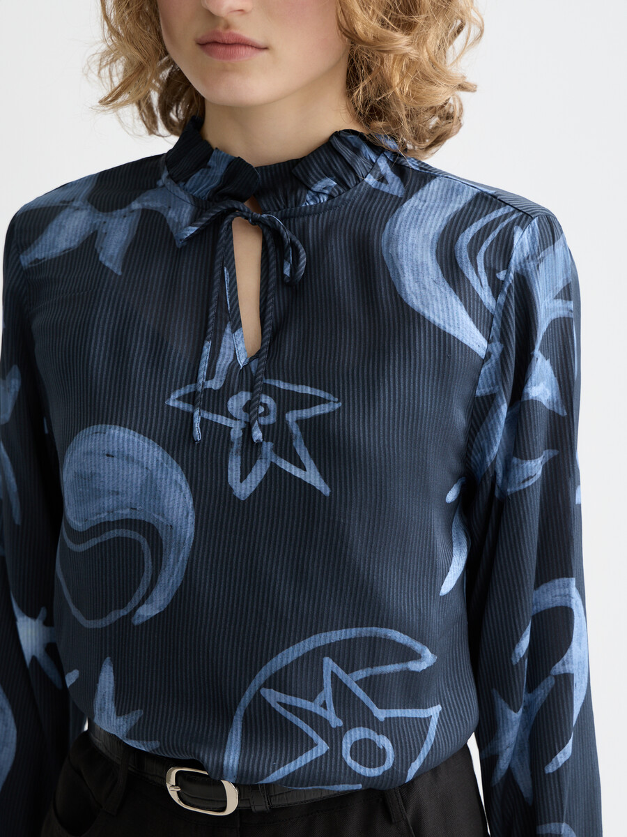 camicia con polsini con coulisse stampata