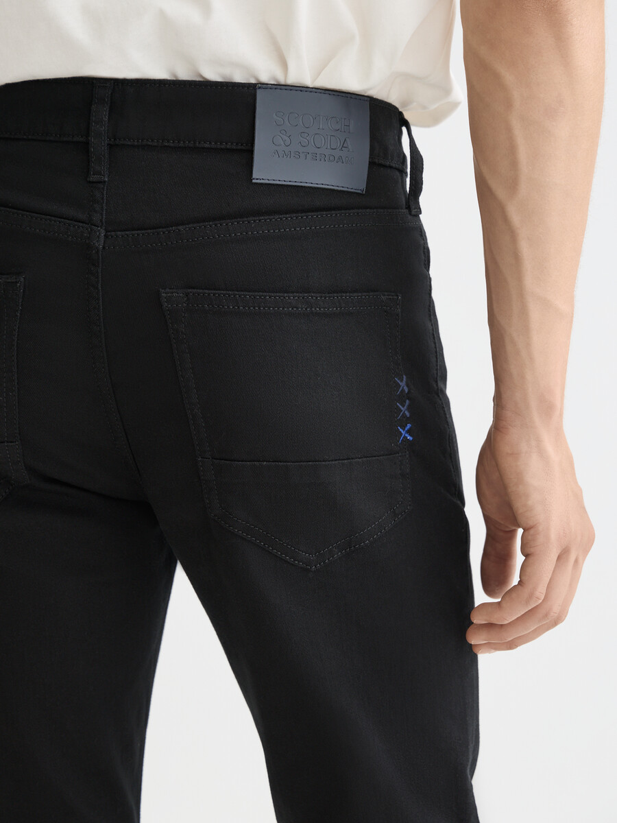 essentials — jeans skinny skim stay black