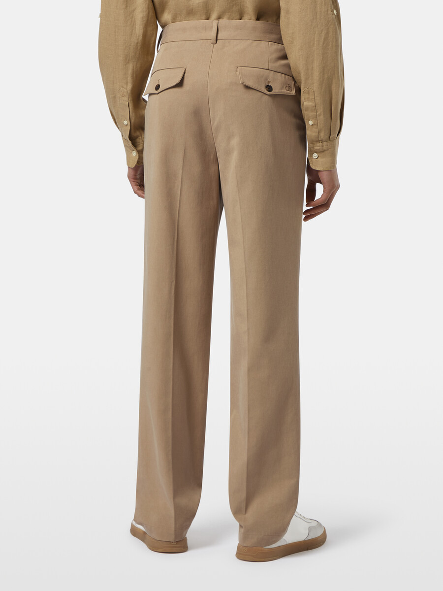 chino dritto e rilassato in twill di cotonelyocell plissettato