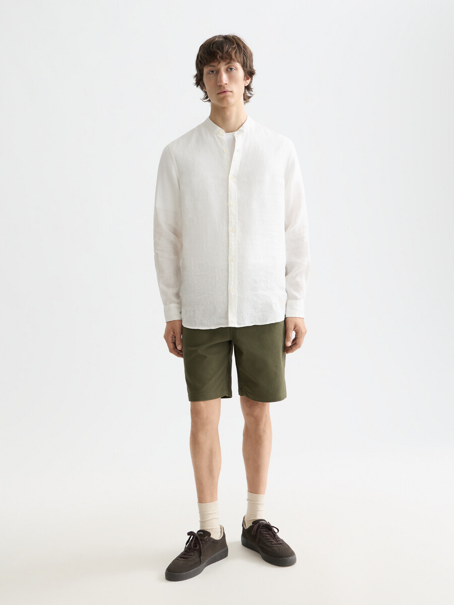essentials — camicia in lino con collo alto