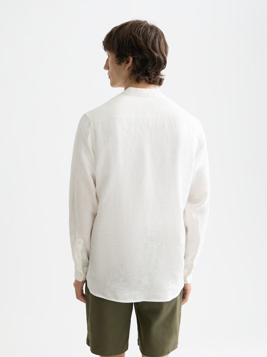 essentials — camicia in lino con collo alto