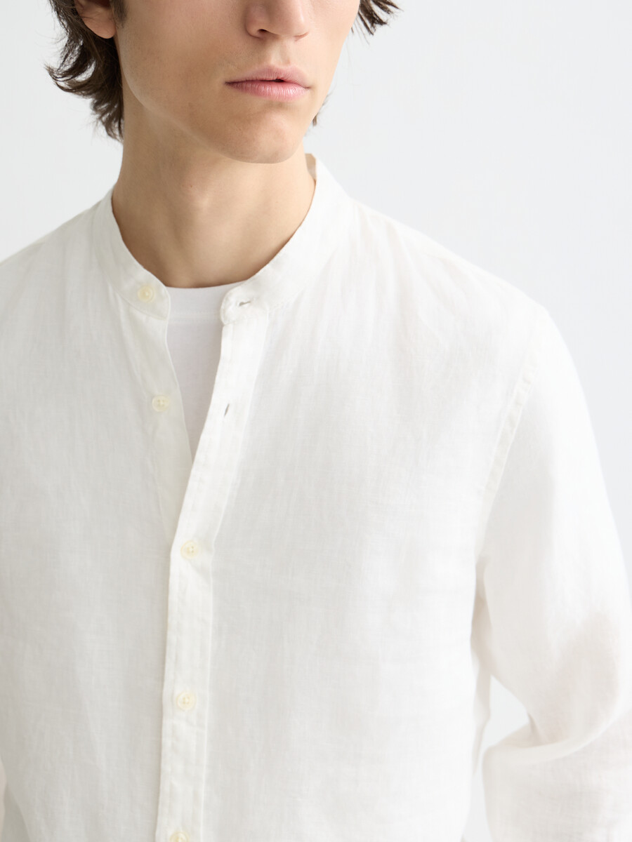 essentials — camicia in lino con collo alto