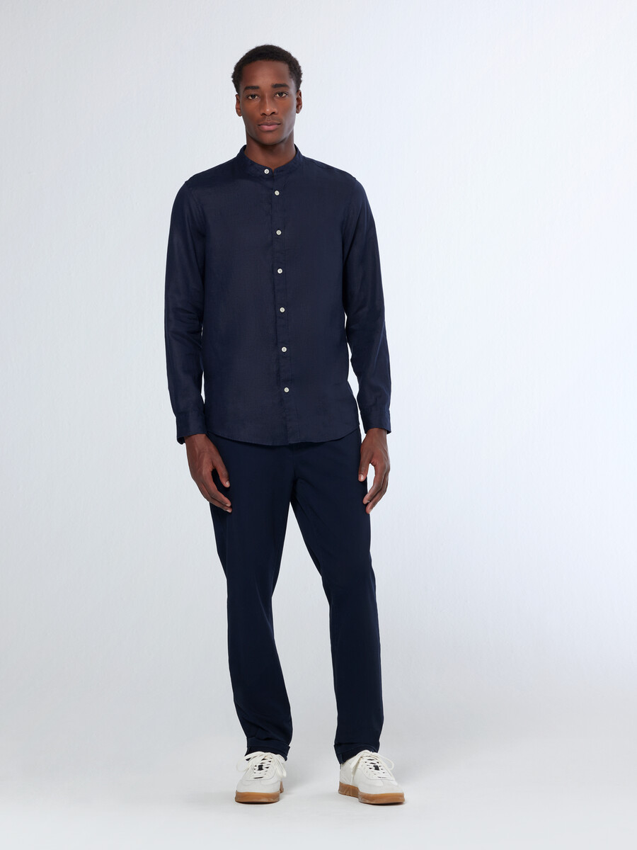 essentials — camicia in lino con collo alto