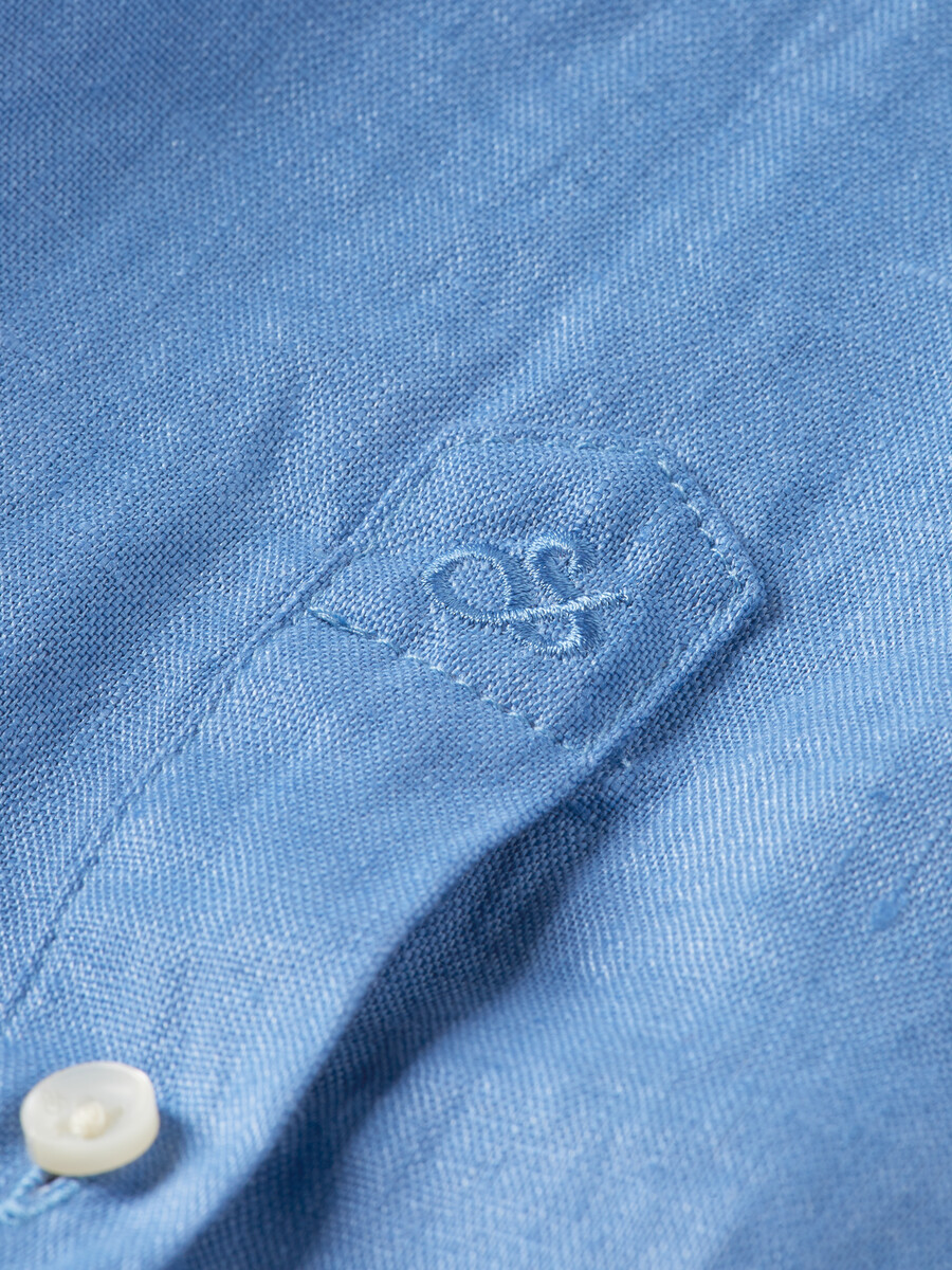 camicia in lino con colletto rialzato dalla vestibilità regolare