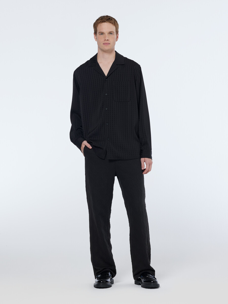 camicia in raso jacquard dalla vestibilità comoda