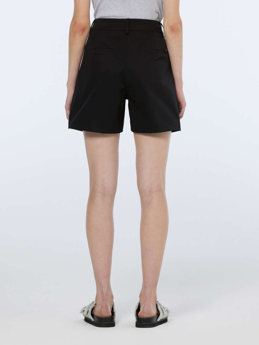 essentials — abott chino short