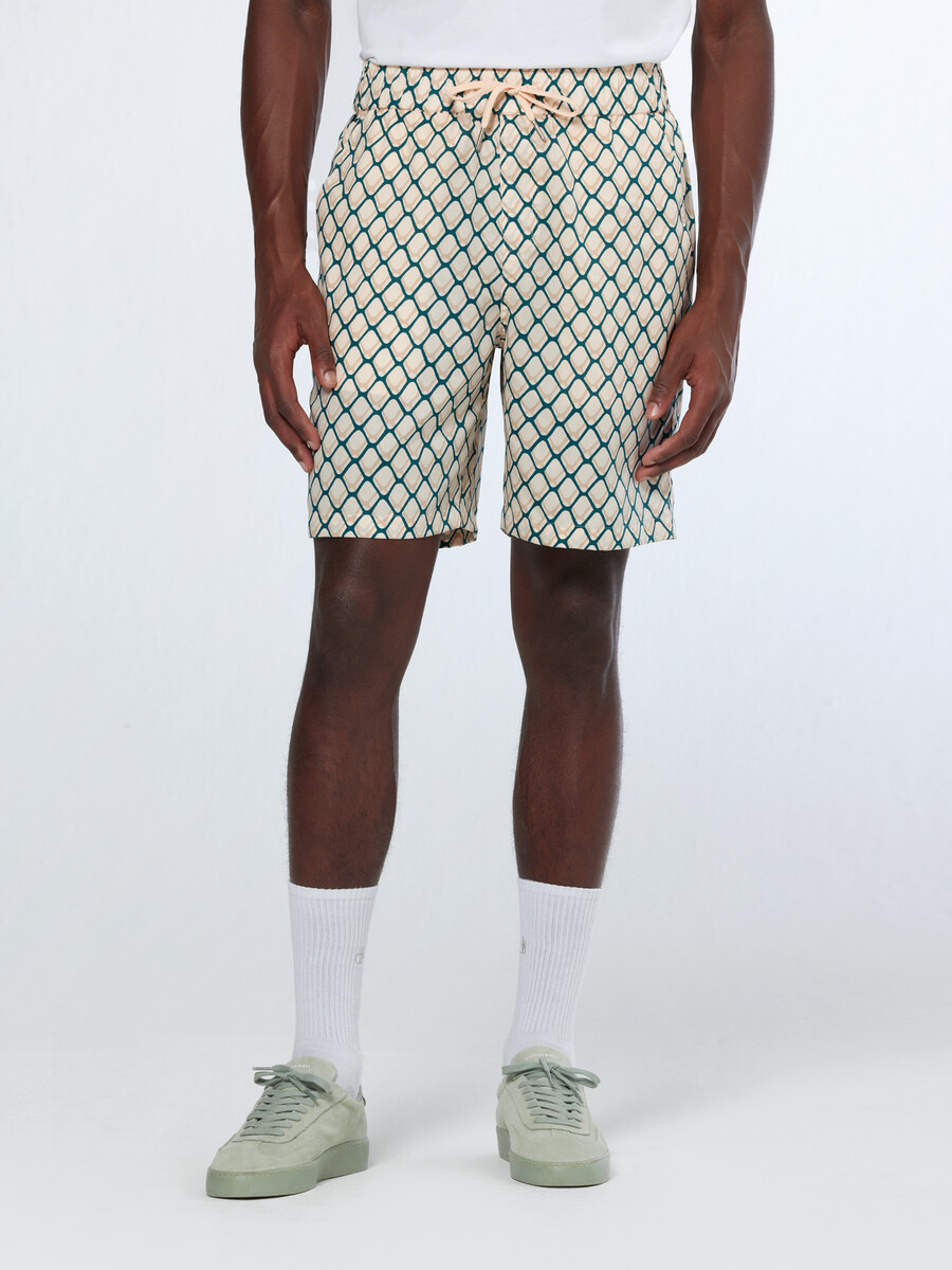 bermuda corti con stampa fave tennis e vestibilità comoda