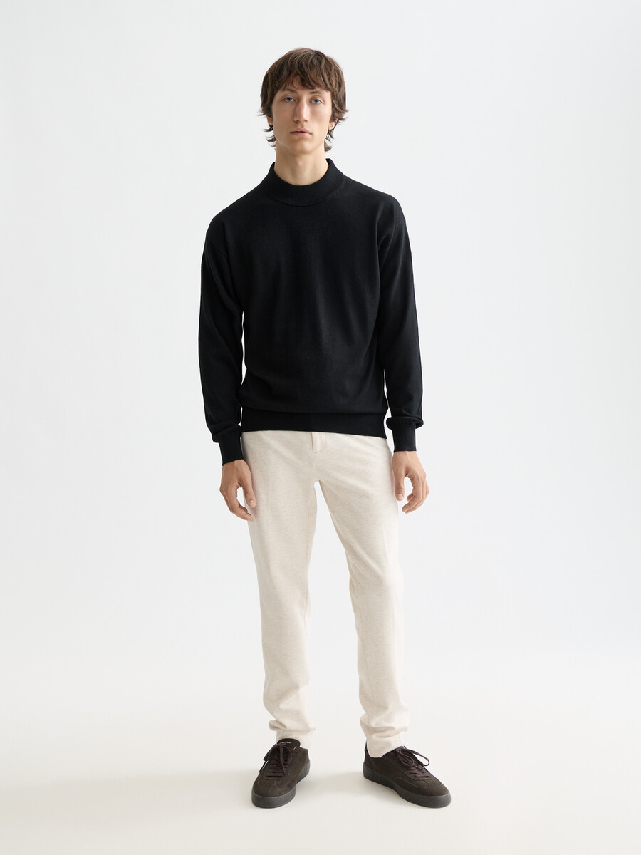essentials — maglione con collo alto e spalle scese