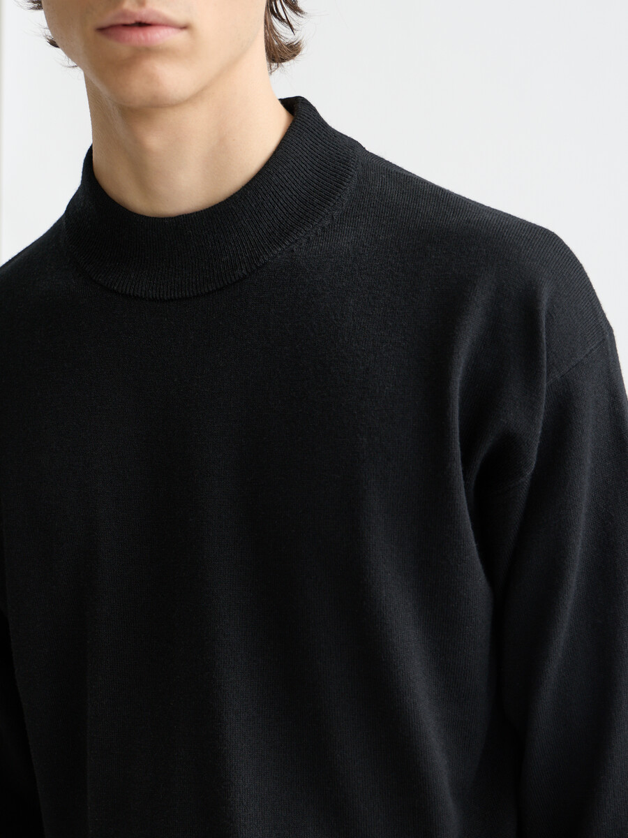 essentials — maglione con collo alto e spalle scese