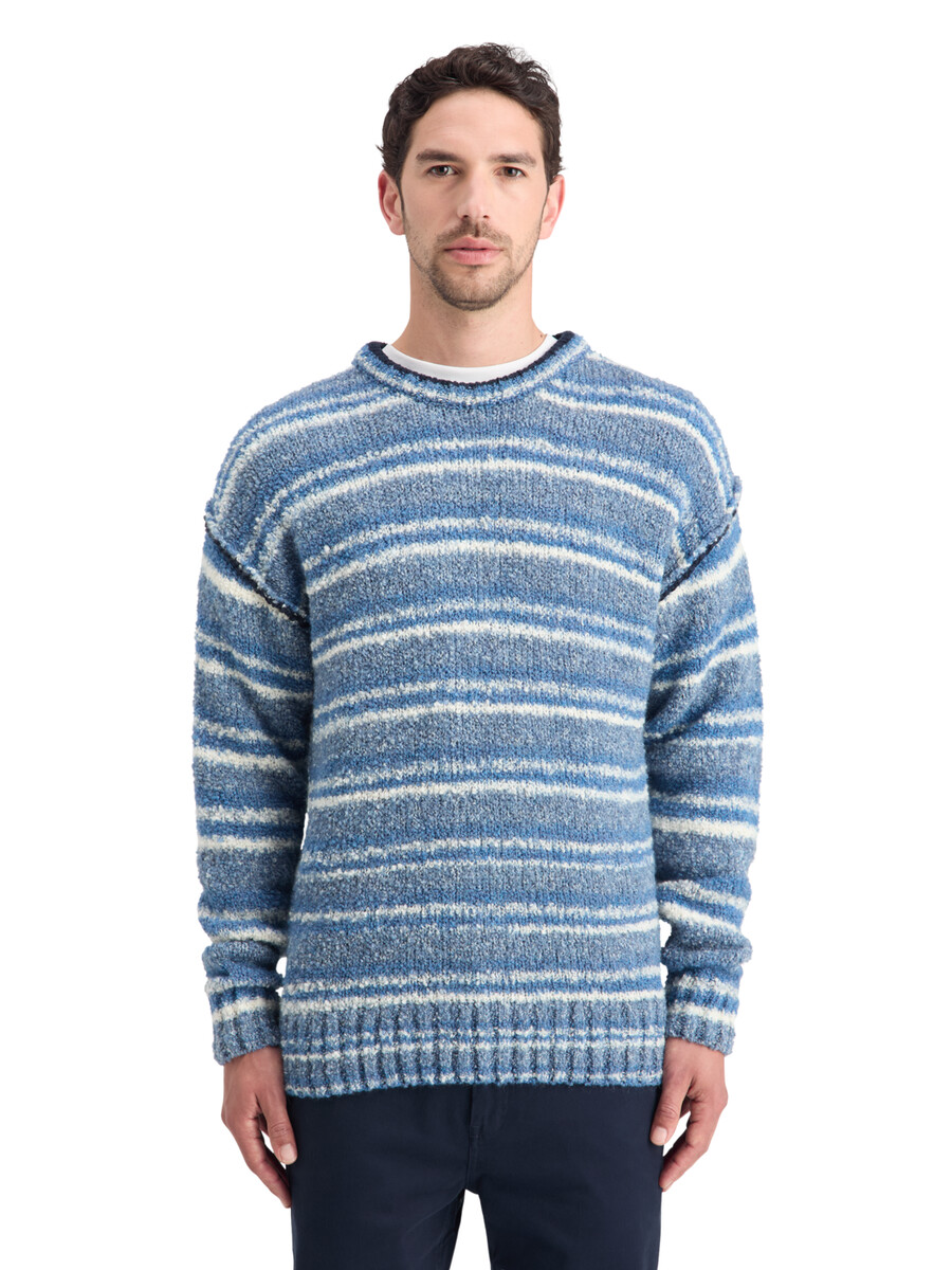 maglione bouclé con spalle scese