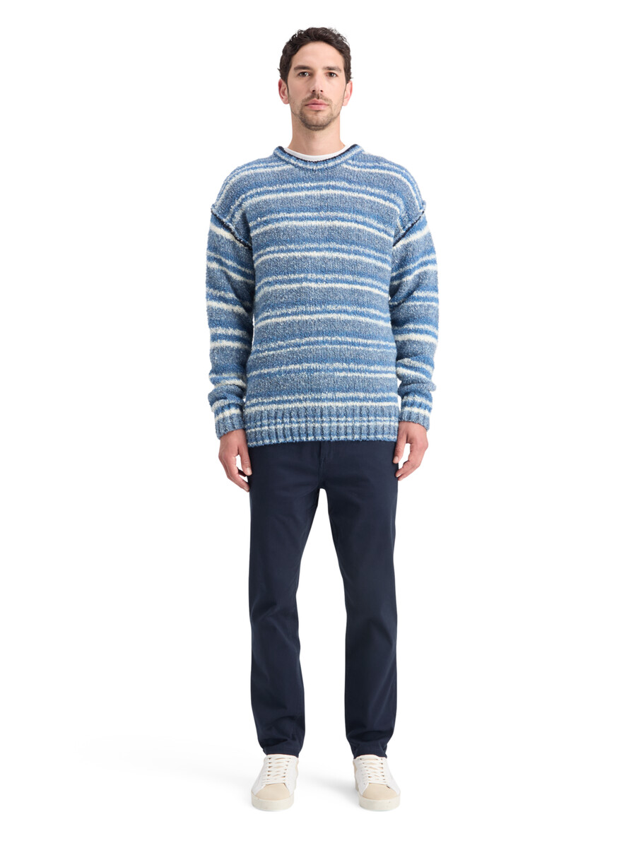 maglione bouclé con spalle scese