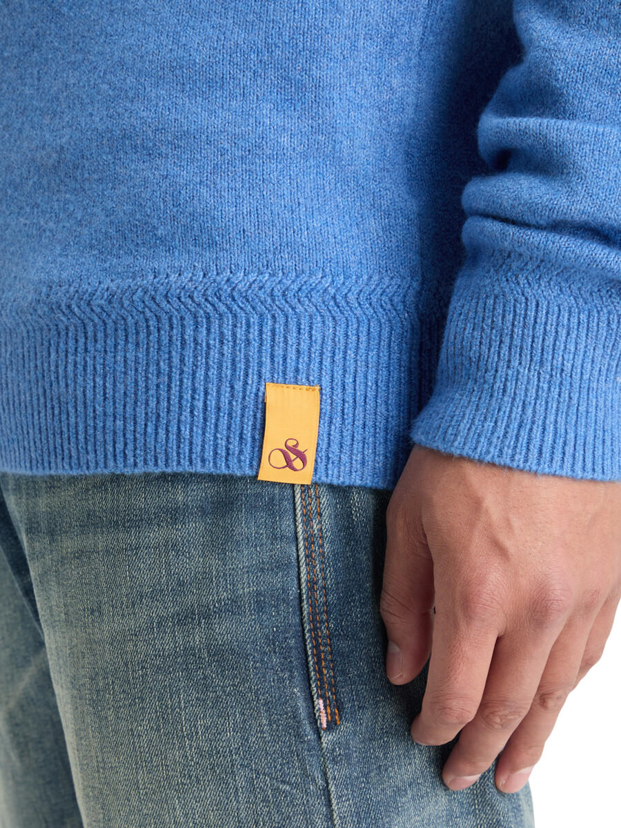 maglione morbido in maglia dalla vestibilità regolare