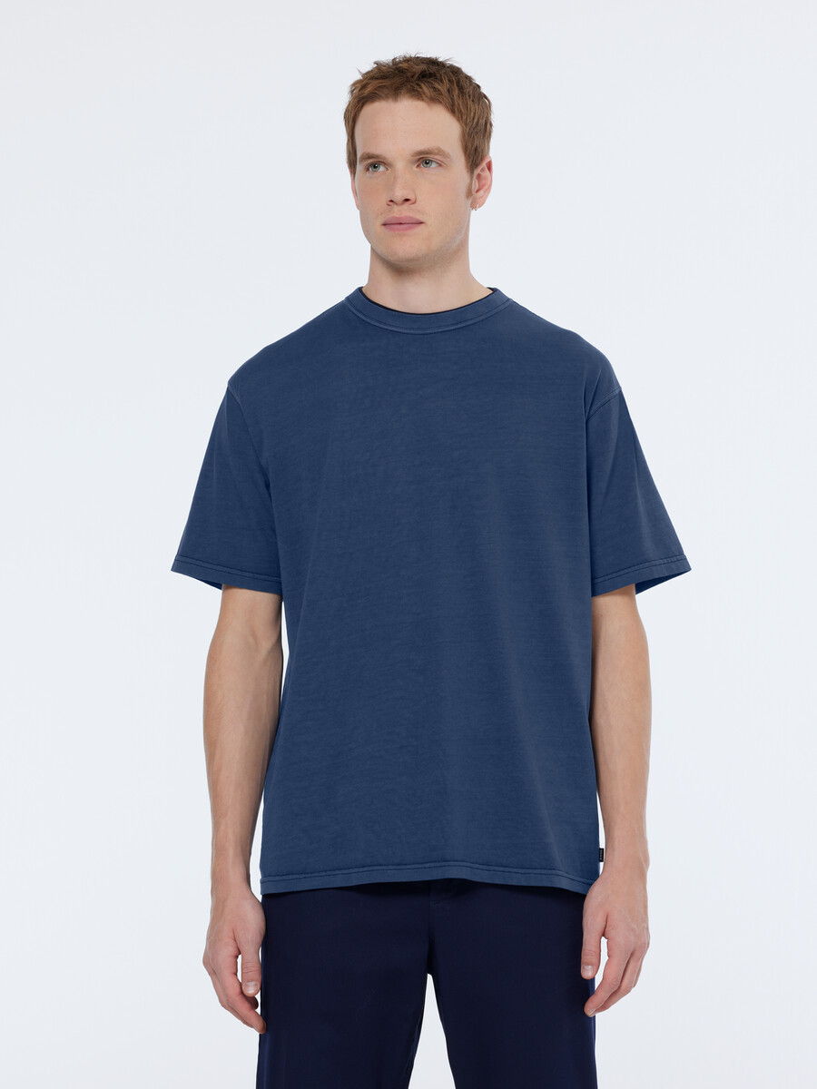t-shirt vestibilità comoda con tintura in capo
