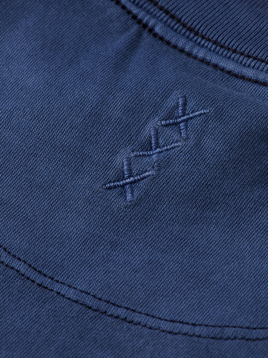 t-shirt vestibilità comoda con tintura in capo
