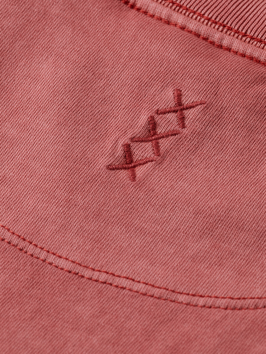 t-shirt vestibilità comoda con tintura in capo