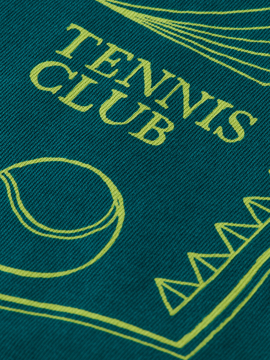 t-shirt vestibilità comoda con grafica del tennis club