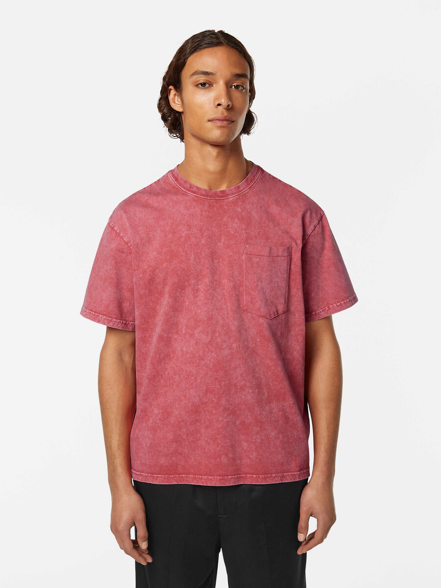 t-shirt con tasca frontale lavata e vestibilità rilassata