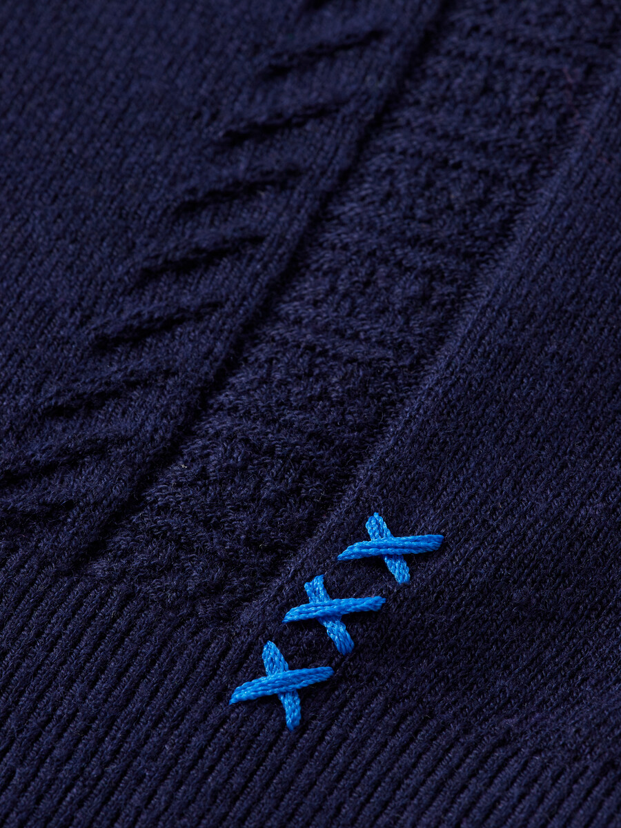 polo in maglia con scollo a v e vestibilità comoda