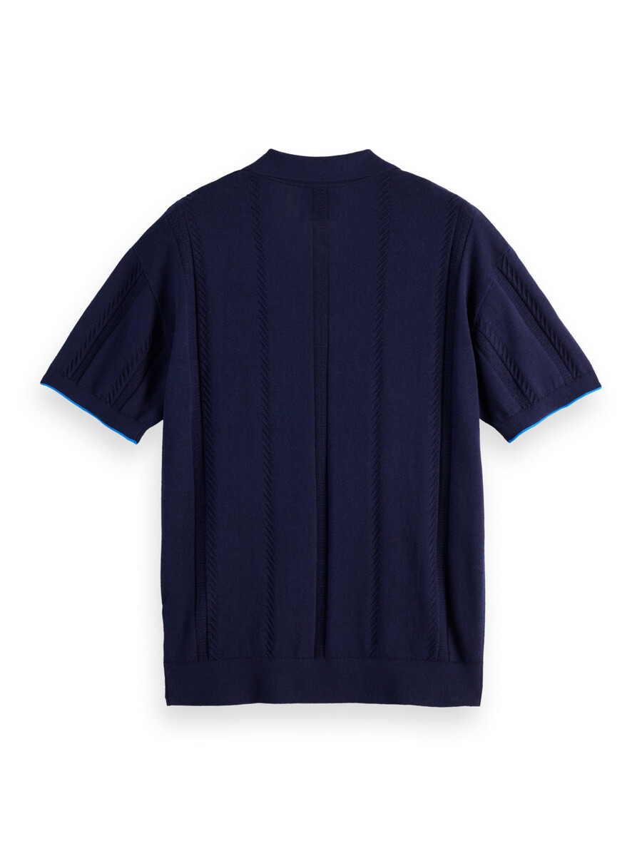 polo in maglia con scollo a v e vestibilità comoda