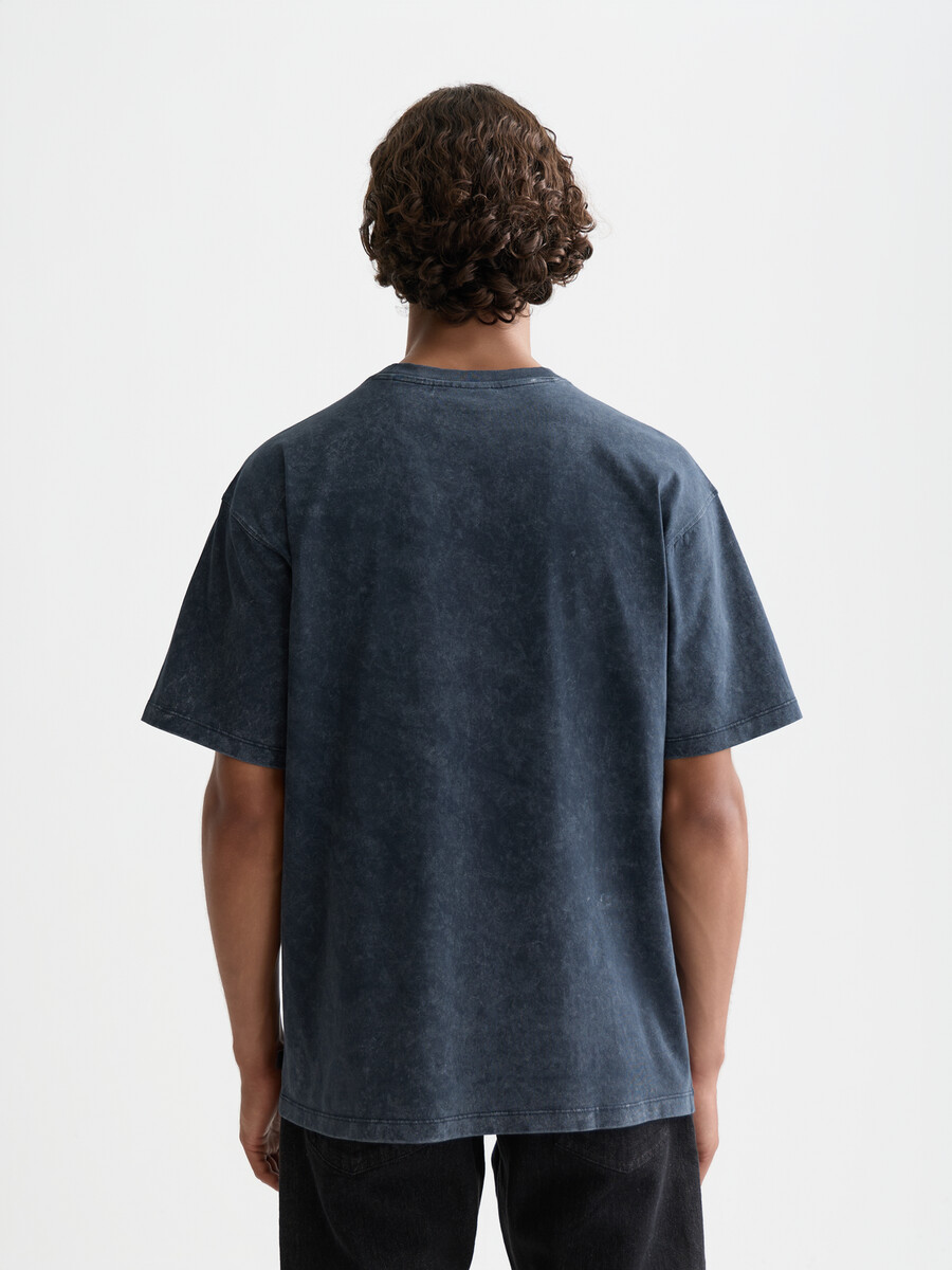t-shirt rilassata con grafica frontale lavata a neve