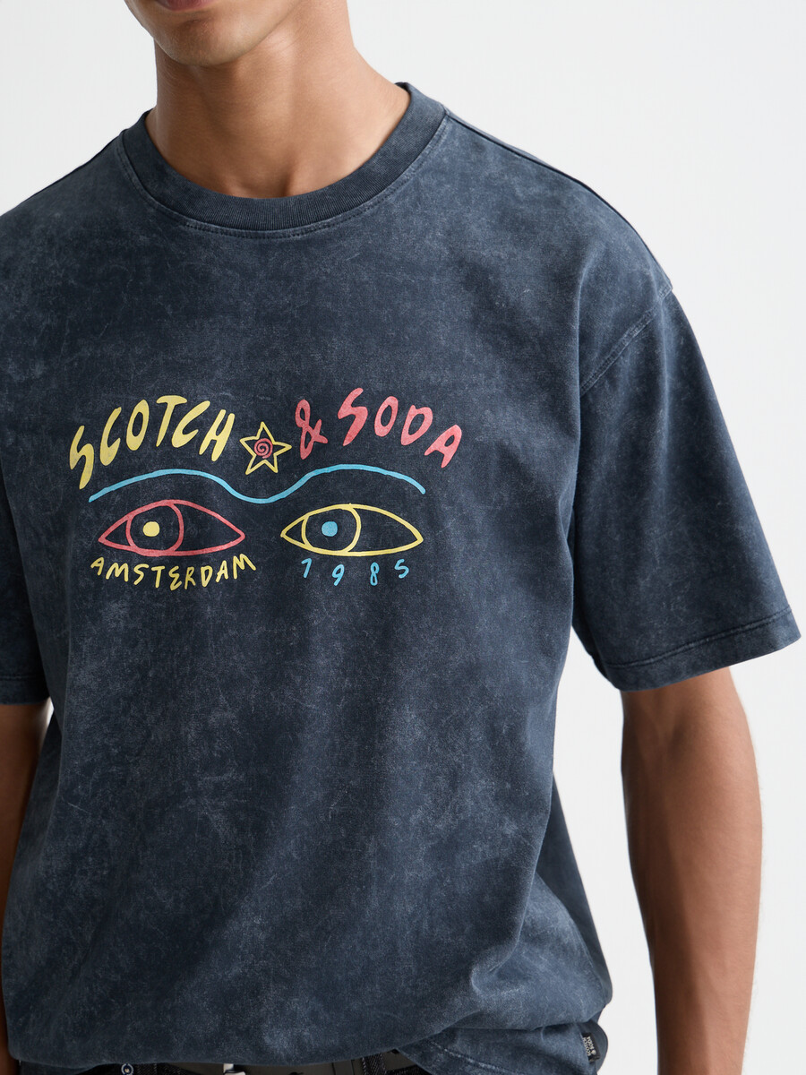 t-shirt rilassata con grafica frontale lavata a neve