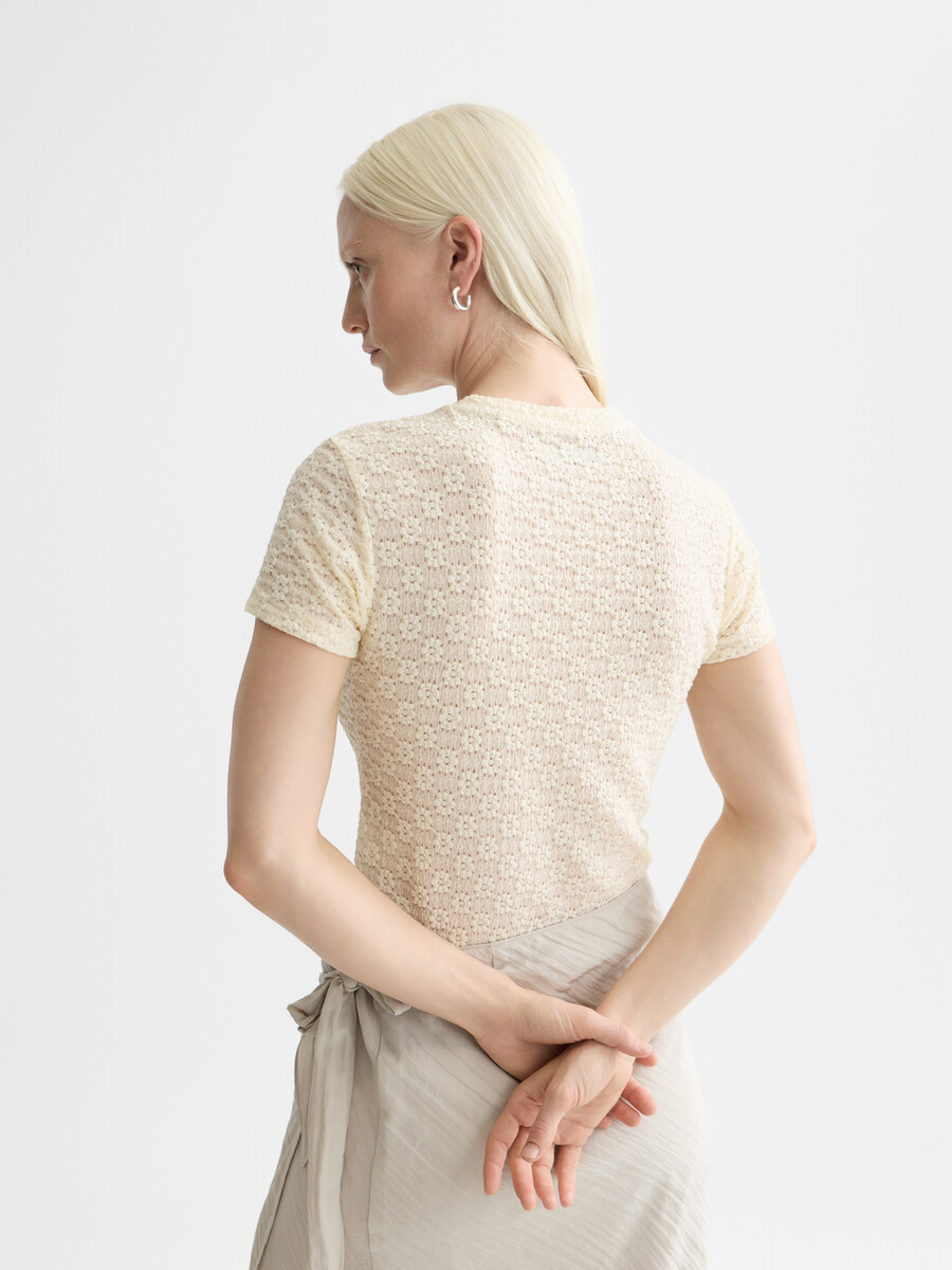 t-shirt slim fit con struttura aperta